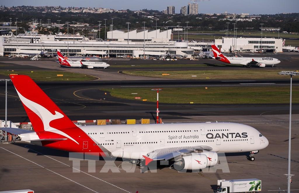 Máy bay của hãng hàng không Qantas hạ cánh khẩn cấp sau tiếng nổ lớn